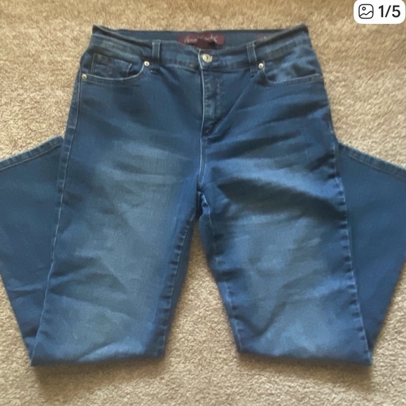 2 -Gloria Vanderbilt Jeans! - Picture 7 of 9